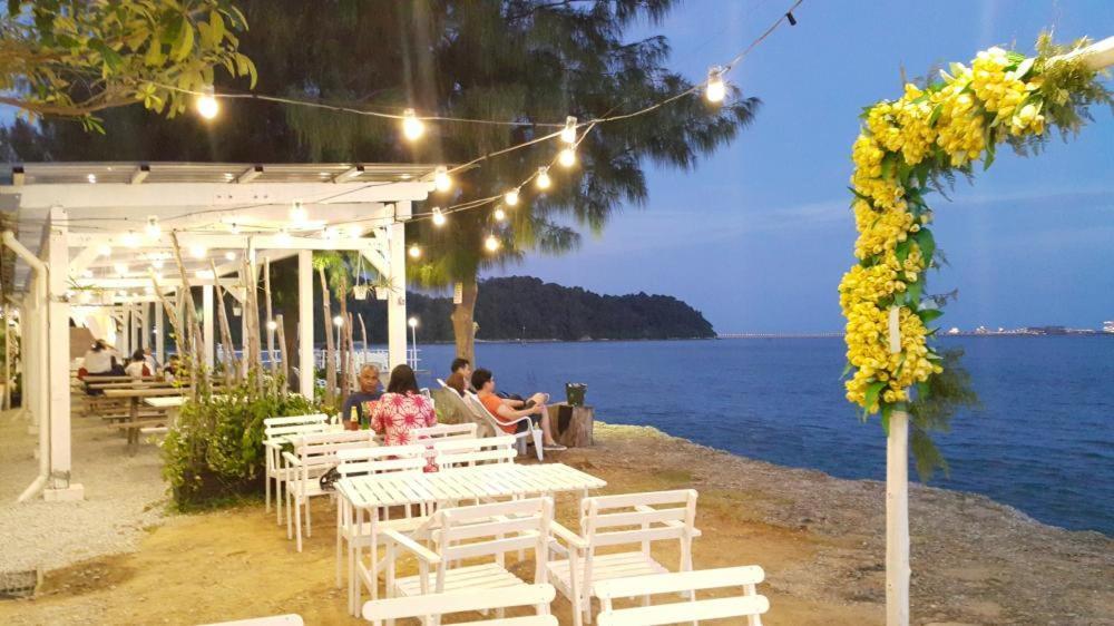 Teluk Batik 17Paradisehome Private Pool Karaoke Snooker Bbq 15Pax Lumut Eksteriør bilde