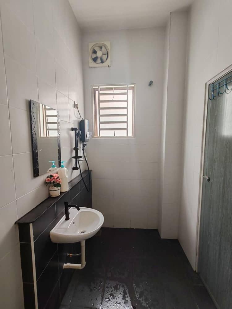 Teluk Batik 17Paradisehome Private Pool Karaoke Snooker Bbq 15Pax Lumut Eksteriør bilde